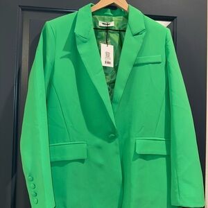 MICHELLE OVERSIZED PLUNGE NECKLINE BUTTON UP BLAZER IN GREEN in size XS (2)